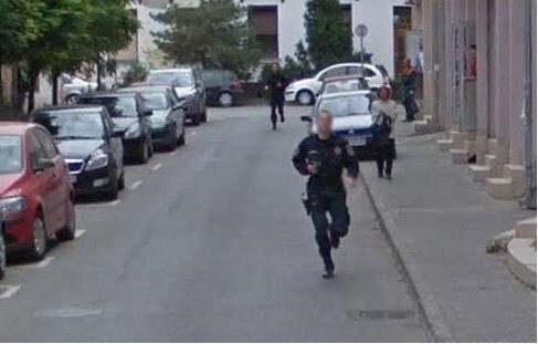 谷歌街景车意外拍得塞尔维亚一起罪案全过程（图）