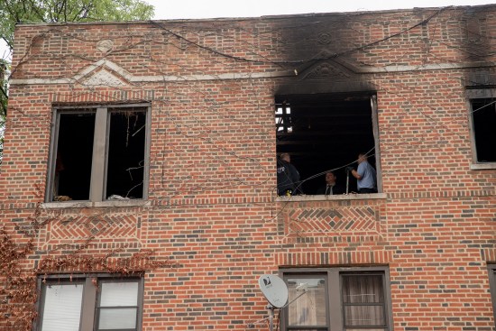 美国一公寓凌晨发生火灾 44岁男子熟睡中丧命