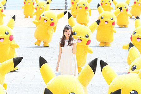 50人装扮皮卡丘齐聚一堂宣传电影大秀萌态（图）