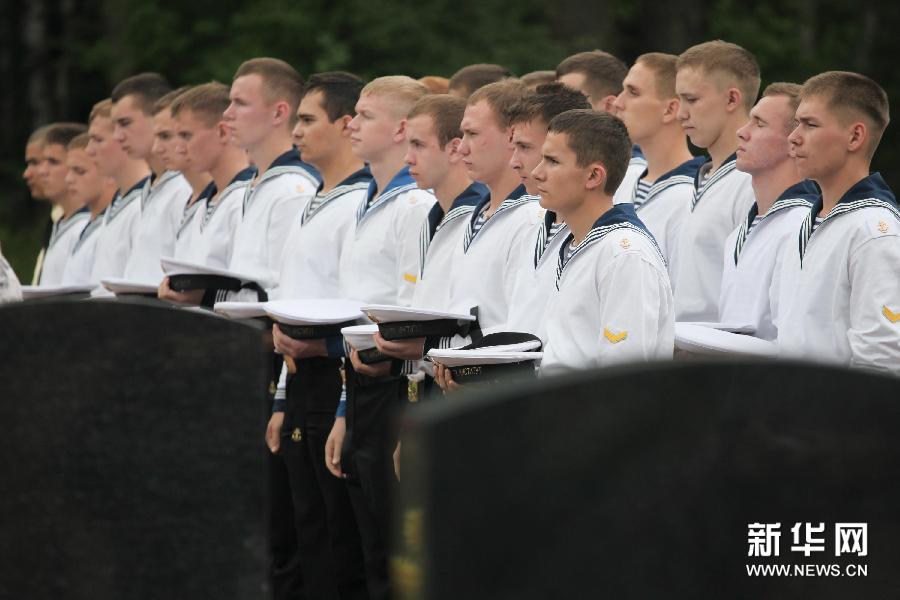 （国际）（3）俄罗斯纪念&ldquo;库尔斯克&rdquo;号核潜艇失事14周年