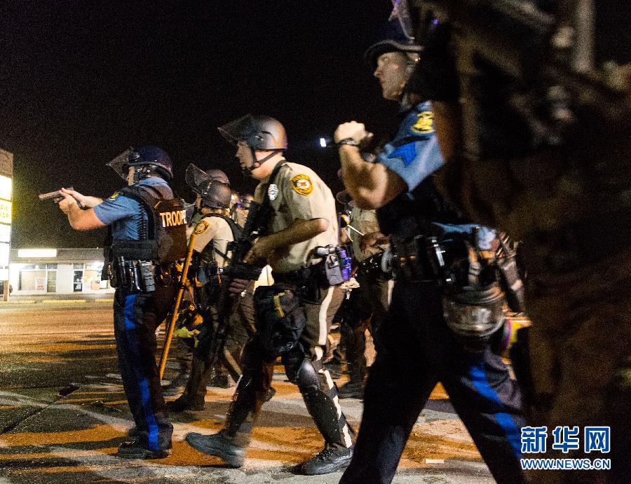 （国际）（10）弗格森民众的怒火&mdash;&mdash;目击美国弗格森地区街头抗议示威 