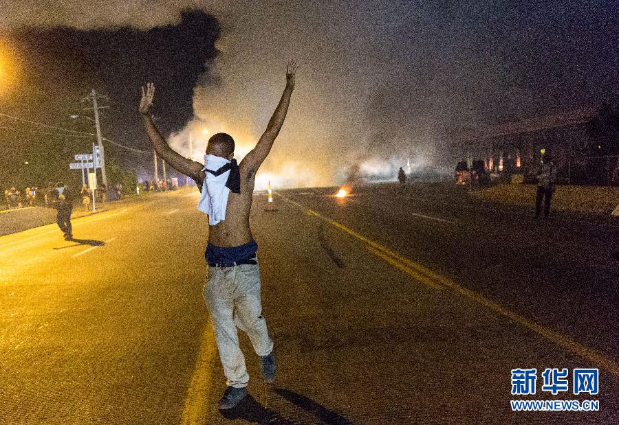 （国际）（6）弗格森民众的怒火&mdash;&mdash;目击美国弗格森地区街头抗议示威 