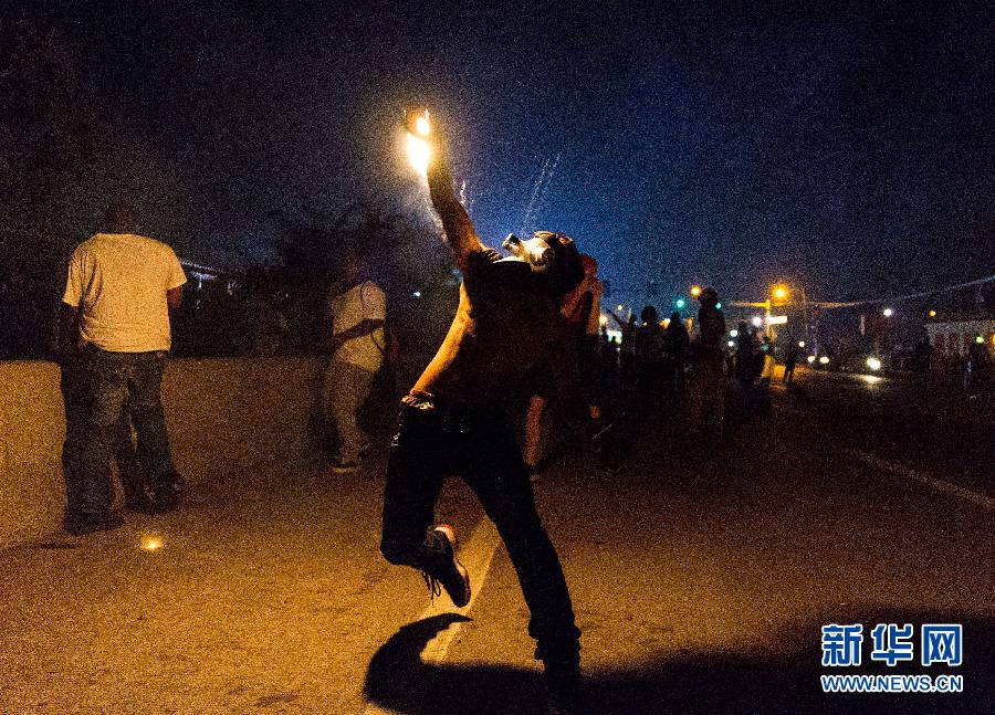 （国际）（7）弗格森民众的怒火&mdash;&mdash;目击美国弗格森地区街头抗议示威 