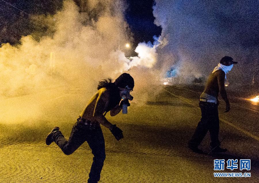 （国际）（8）弗格森民众的怒火&mdash;&mdash;目击美国弗格森地区街头抗议示威 