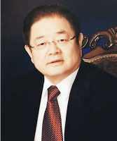 比刘晓庆年长的老公外形敦厚稳重，还是将门之后。