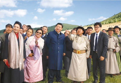 八月二十二日,国家主席习近平在蒙古国总统额勒贝格道尔吉陪同下前往乌兰巴托市郊观看那达慕。这是习近平和夫人彭丽媛同额勒贝格道尔吉夫妇观看表演。新华社记者 鞠鹏摄 八月二十二日,国家主席习近平在蒙古国总统额勒贝格道尔吉陪同下前往乌兰巴托市郊观看那达慕。这是习近平和夫人彭丽媛同额勒贝格道尔吉夫妇观看表演。新华社记者 鞠鹏摄