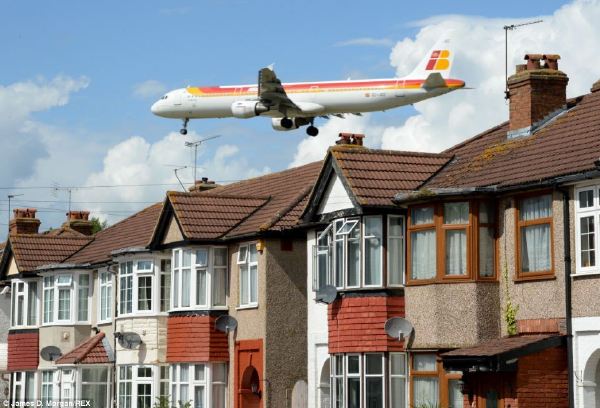 英国最吵的街道：每天数百架飞机从头上飞过