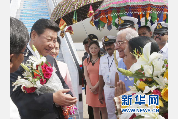 9月17日，国家主席习近平抵达古吉拉特邦艾哈迈达巴德市，开始对印度进行国事访问。 新华社记者 鞠鹏 摄