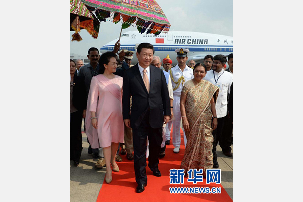 9月17日，国家主席习近平抵达古吉拉特邦艾哈迈达巴德市，开始对印度进行国事访问。 新华社记者 马占成 摄