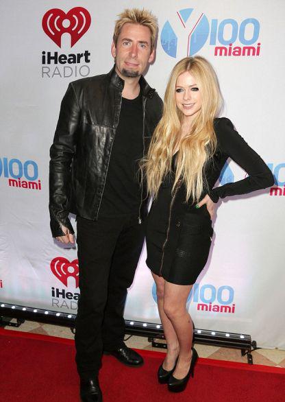 离婚！曝艾薇儿第二次婚姻再失败 已摘下戒指