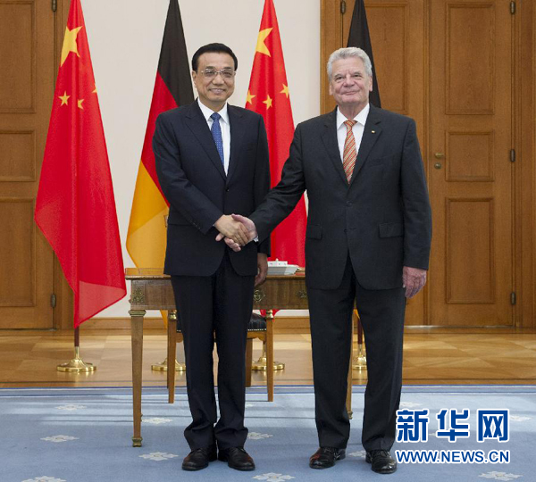 10月10日,国务院总理李克强在柏林会见德国总统高克。 新华社记者王晔 摄 10月10日,国务院总理李克强在柏林会见德国总统高克。 新华社记者王晔 摄