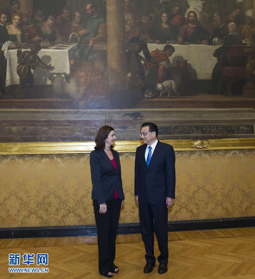 10月15日,中国国务院总理李克强在罗马会见意大利众议长博尔德里尼。 新华社记者王晔摄 10月15日,中国国务院总理李克强在罗马会见意大利众议长博尔德里尼。 新华社记者王晔摄