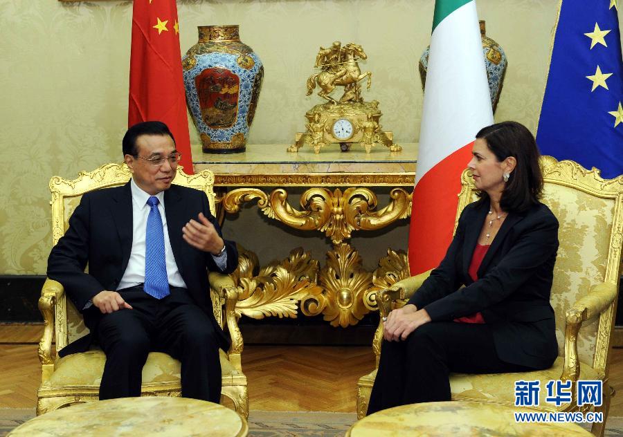 10月15日,中国国务院总理李克强在罗马会见意大利众议长博尔德里尼。 新华社记者饶爱民摄 10月15日,中国国务院总理李克强在罗马会见意大利众议长博尔德里尼。 新华社记者饶爱民摄