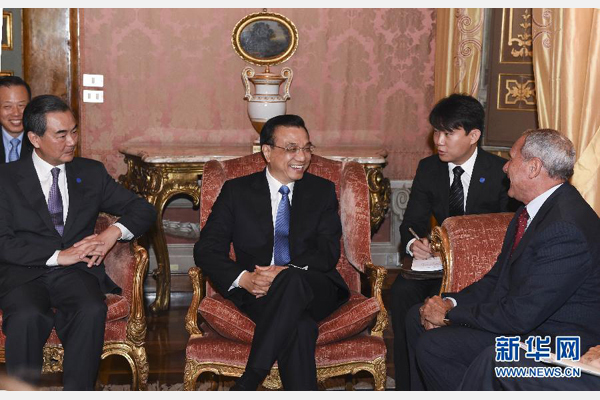 10月15日,中国国务院总理李克强在罗马会见意大利参议长格拉索。 新华社记者谢环驰摄 10月15日,中国国务院总理李克强在罗马会见意大利参议长格拉索。 新华社记者谢环驰摄