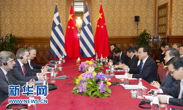 10月16日,中国国务院总理李克强在意大利米兰会见希腊总理萨马拉斯。 新华社记者 谢环驰 摄 10月16日,中国国务院总理李克强在意大利米兰会见希腊总理萨马拉斯。 新华社记者 谢环驰 摄