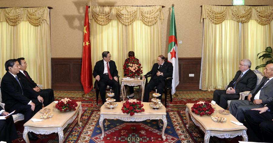 11月2日,正在阿尔及利亚进行正式友好访问的全国政协主席俞正声在阿尔及尔会见阿总统布特弗利卡。 新华社记者 张铎 摄 11月2日,正在阿尔及利亚进行正式友好访问的全国政协主席俞正声在阿尔及尔会见阿总统布特弗利卡。 新华社记者 张铎 摄