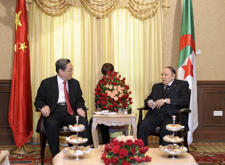 11月2日，正在阿尔及利亚进行正式友好访问的全国政协主席俞正声在阿尔及尔会见阿总统布特弗利卡。 新华社记者 张铎 摄