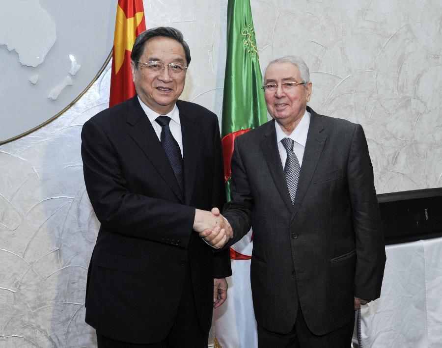 11月1日，正在阿尔及利亚进行正式友好访问的全国政协主席俞正声在阿尔及尔与阿民族院议长本·萨拉赫举行会谈。 新华社记者 张铎 摄  