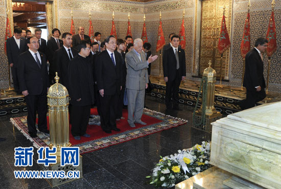 11月4日，中国全国政协主席俞正声在拉巴特拜谒穆罕默德五世墓。新华社记者 张铎 摄