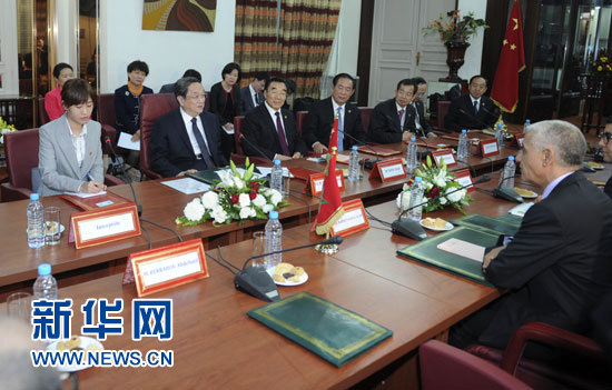 11月3日，中国全国政协主席俞正声在拉巴特会见摩洛哥众议长阿拉米。 新华社记者 张铎 摄