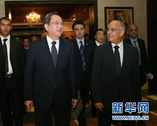 11月3日，全国政协主席俞正声在拉巴特与摩洛哥参议长比亚迪拉进行会谈。 新华社记者 刘卫兵 摄