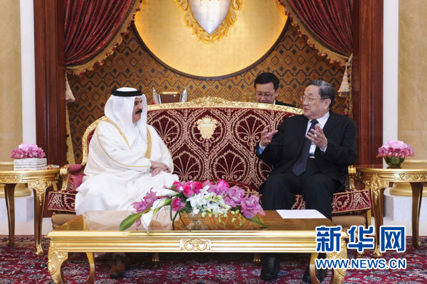 11月6日,正在巴林进行正式友好访问的全国政协主席俞正声在麦纳麦会见巴林国王哈马德。 新华社记者 张铎 摄 11月6日,正在巴林进行正式友好访问的全国政协主席俞正声在麦纳麦会见巴林国王哈马德。 新华社记者 张铎 摄