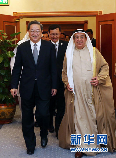 11月6日,正在巴林进行正式友好访问的全国政协主席俞正声在麦纳麦会见巴林副首相穆罕默德。 新华社记者刘卫兵摄 11月6日,正在巴林进行正式友好访问的全国政协主席俞正声在麦纳麦会见巴林副首相穆罕默德。 新华社记者刘卫兵摄