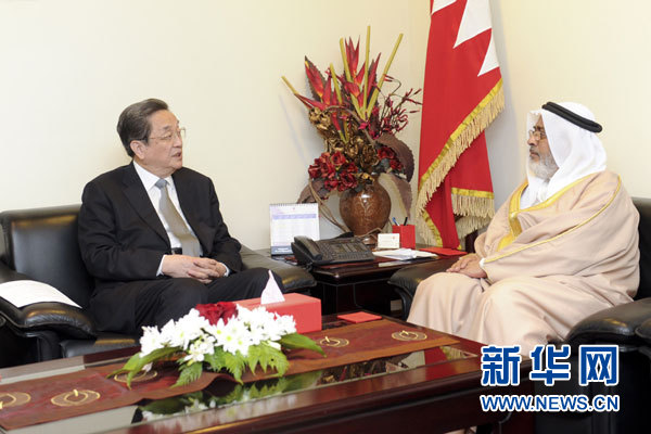11月6日,正在巴林进行正式友好访问的全国政协主席俞正声在麦纳麦会见巴林国民议会议长兼众议长扎赫拉尼。 新华社记者 张铎 摄 11月6日,正在巴林进行正式友好访问的全国政协主席俞正声在麦纳麦会见巴林国民议会议长兼众议长扎赫拉尼。 新华社记者 张铎 摄