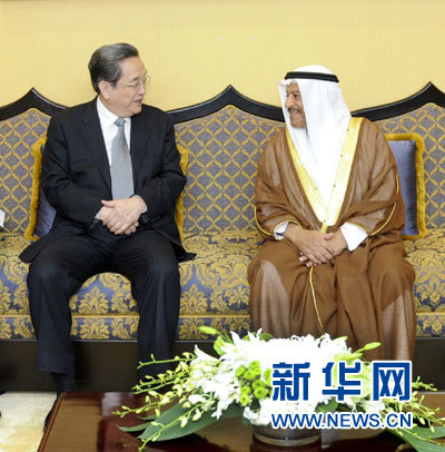 11月6日,正在巴林进行正式友好访问的全国政协主席俞正声在麦纳麦与巴林协商会议主席阿里举行会谈。 新华社记者 张铎 摄 11月6日,正在巴林进行正式友好访问的全国政协主席俞正声在麦纳麦与巴林协商会议主席阿里举行会谈。 新华社记者 张铎 摄