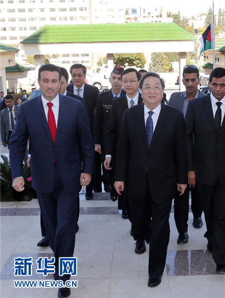 11月9日,正在约旦进行正式友好访问的全国政协主席俞正声在安曼会见约旦众议院代议长萨法迪。 新华社记者 刘卫兵 摄 11月9日,正在约旦进行正式友好访问的全国政协主席俞正声在安曼会见约旦众议院代议长萨法迪。 新华社记者 刘卫兵 摄