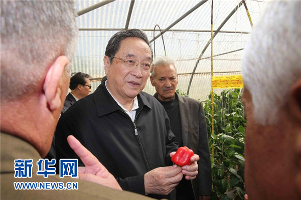 11月8日,正在约旦进行正式友好访问的全国政协主席俞正声在约旦河谷参观硕果农业合作社。 新华社记者 刘卫兵 摄 11月8日,正在约旦进行正式友好访问的全国政协主席俞正声在约旦河谷参观硕果农业合作社。 新华社记者 刘卫兵 摄