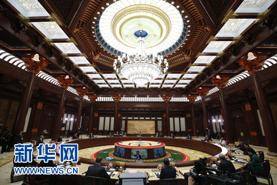 11月11日，亚太经合组织第二十二次领导人非正式会议第一阶段会议开始举行，中国国家主席习近平主持会议并致开幕辞。 新华社记者 鞠鹏 摄