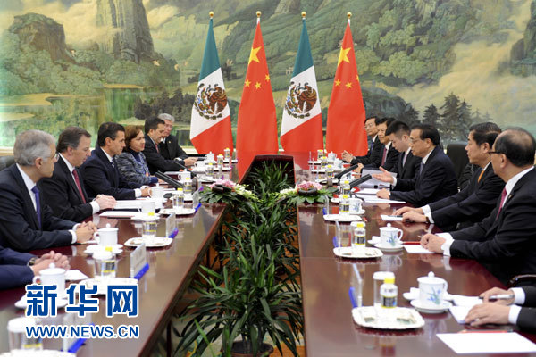 11月11日，国务院总理李克强在北京人民大会堂会见来华进行国事访问并出席亚太经合组织第二十二次领导人非正式会议的墨西哥总统培尼亚。新华社记者张铎摄