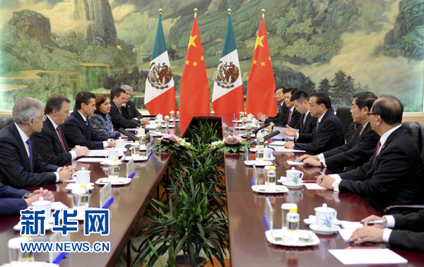 11月11日，国务院总理李克强在北京人民大会堂会见来华进行国事访问并出席亚太经合组织第二十二次领导人非正式会议的墨西哥总统培尼亚。新华社记者张铎 摄