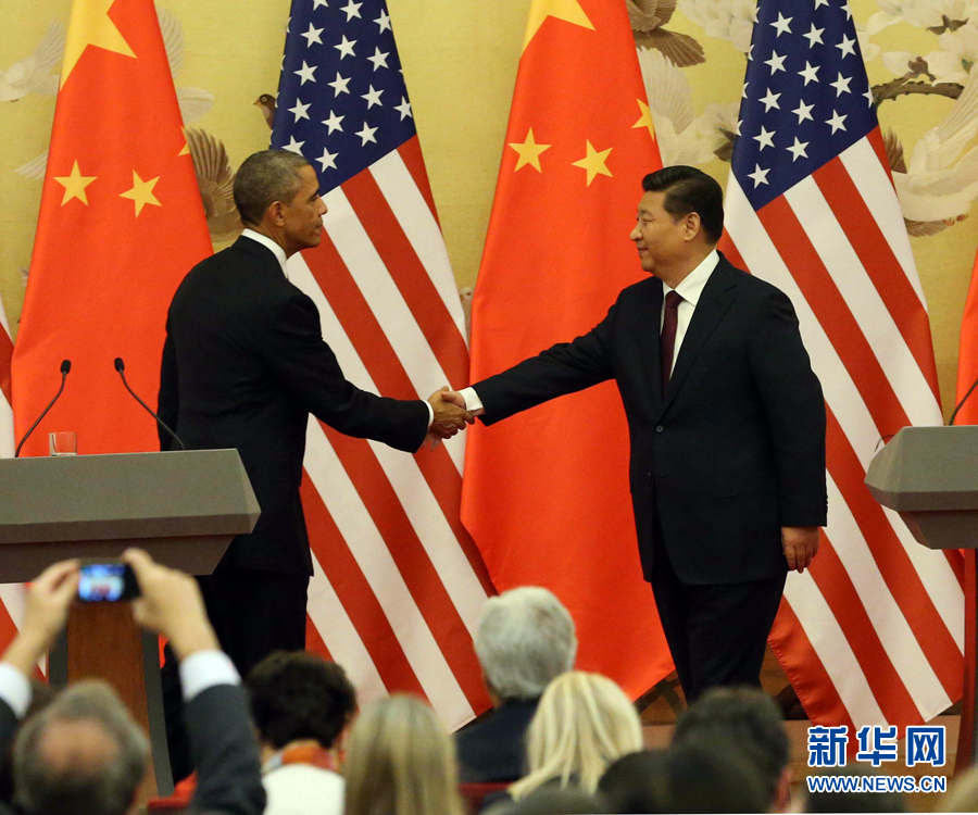 11月12日，国家主席习近平在北京人民大会堂与来访的美国总统奥巴马举行会谈后，共同会见记者。 新华社记者 刘卫兵 摄
