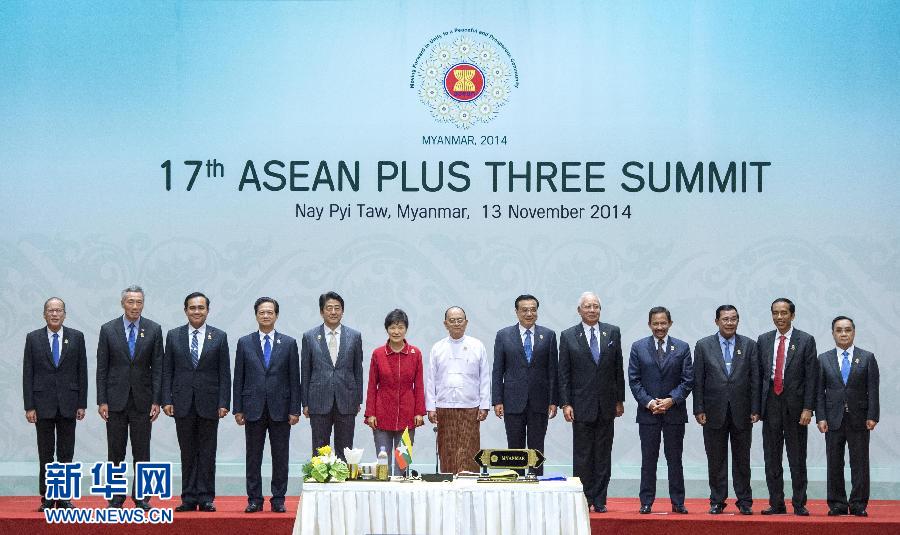 11月13日,中国国务院总理李克强在缅甸首都内比都出席第17次东盟与中日韩(10+3)领导人会议。 新华社记者 王晔 摄 11月13日,中国国务院总理李克强在缅甸首都内比都出席第17次东盟与中日韩(10+3)领导人会议。 新华社记者 王晔 摄