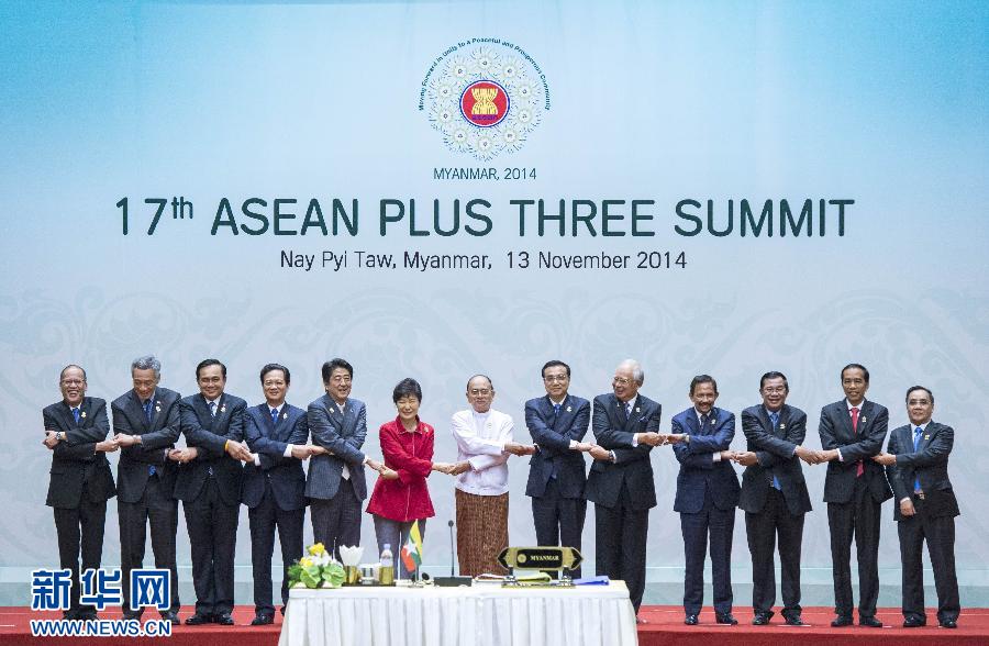 11月13日,中国国务院总理李克强在缅甸首都内比都出席第17次东盟与中日韩(10+3)领导人会议。 新华社记者 王晔 摄 11月13日,中国国务院总理李克强在缅甸首都内比都出席第17次东盟与中日韩(10+3)领导人会议。 新华社记者 王晔 摄
