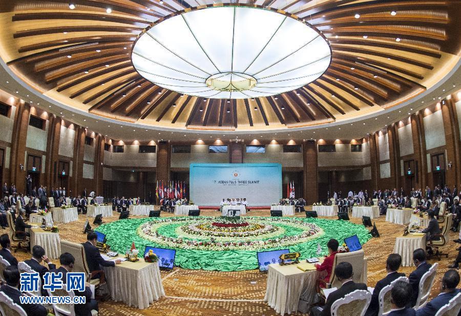 11月13日,中国国务院总理李克强在缅甸首都内比都出席第17次东盟与中日韩(10+3)领导人会议。 新华社记者 王晔 摄 11月13日,中国国务院总理李克强在缅甸首都内比都出席第17次东盟与中日韩(10+3)领导人会议。 新华社记者 王晔 摄