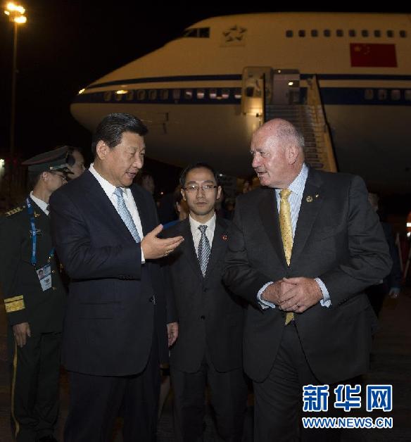 11月14日,中国国家主席习近平抵达布里斯班,出席二十国集团领导人第九次峰会,并对澳大利亚进行国事访问。这是习近平在机场受到澳大利亚联邦总督科斯格罗夫的迎接。新华社记者 李学仁 摄 11月14日,中国国家主席习近平抵达布里斯班,出席二十国集团领导人第九次峰会,并对澳大利亚进行国事访问。这是习近平在机场受到澳大利亚联邦总督科斯格罗夫的迎接。新华社记者 李学仁 摄