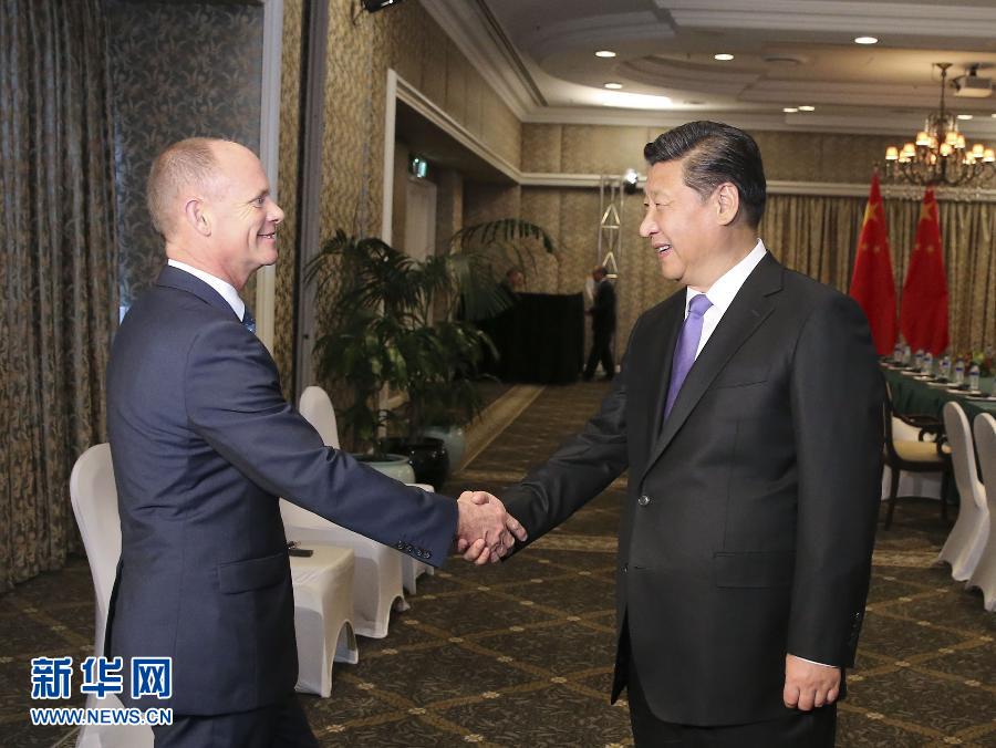 11月16日,国家主席习近平在布里斯班会见澳大利亚昆士兰州州长纽曼。 新华社记者丁林摄 11月16日,国家主席习近平在布里斯班会见澳大利亚昆士兰州州长纽曼。 新华社记者丁林摄
