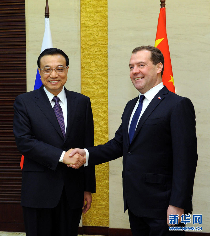 12月15日，中国国务院总理李克强在阿斯塔纳会见俄罗斯总理梅德韦杰夫。 新华社记者 饶爱民 摄