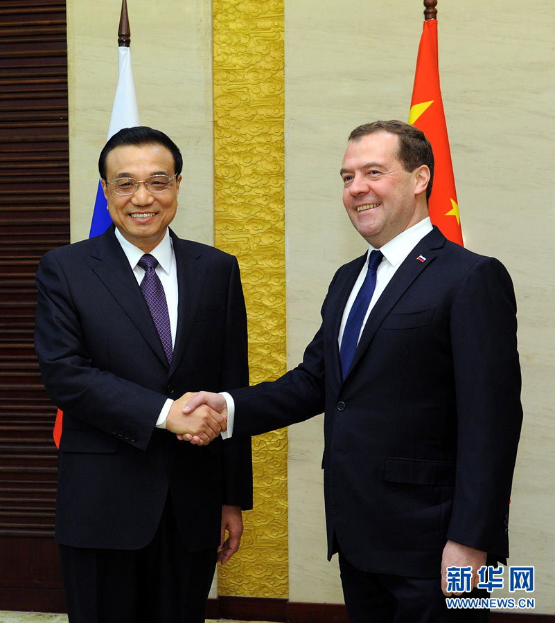 12月15日，中国国务院总理李克强在阿斯塔纳会见俄罗斯总理梅德韦杰夫。 新华社记者 饶爱民 摄