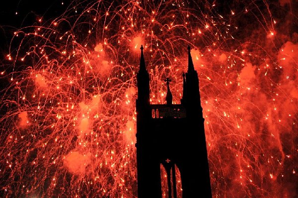 新年到!盘点全球各地迎新年奇葩习俗