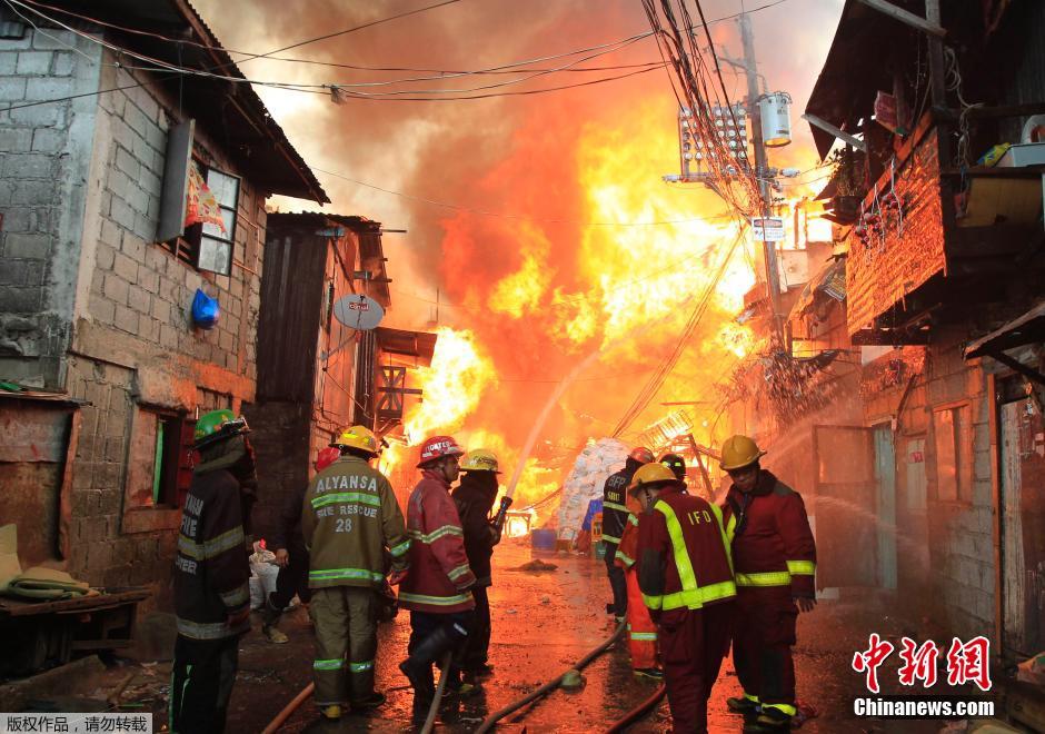 菲律宾贫民窟发生火灾 200多栋房屋被毁