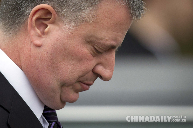 纽约举行被枪杀华裔警察葬礼 数千警察民众参加