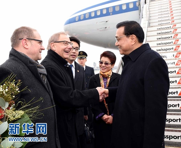 1月20日，中國國務院總理李克強抵達瑞士蘇黎世，出席達沃斯世界經濟論壇年會並對瑞士進行工作訪問。 新華社記者 饒愛民 攝 