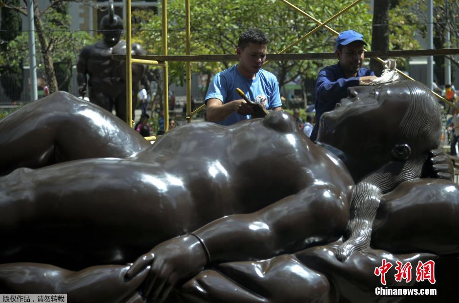 哥伦比亚艺术家创作肥胖版“沉睡的维纳斯”