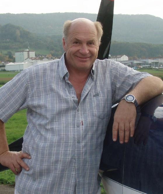 德国一运动型飞机居民区坠毁 2人死亡