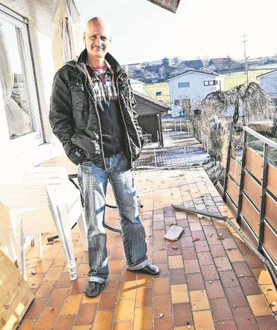 德国一运动型飞机居民区坠毁 2人死亡