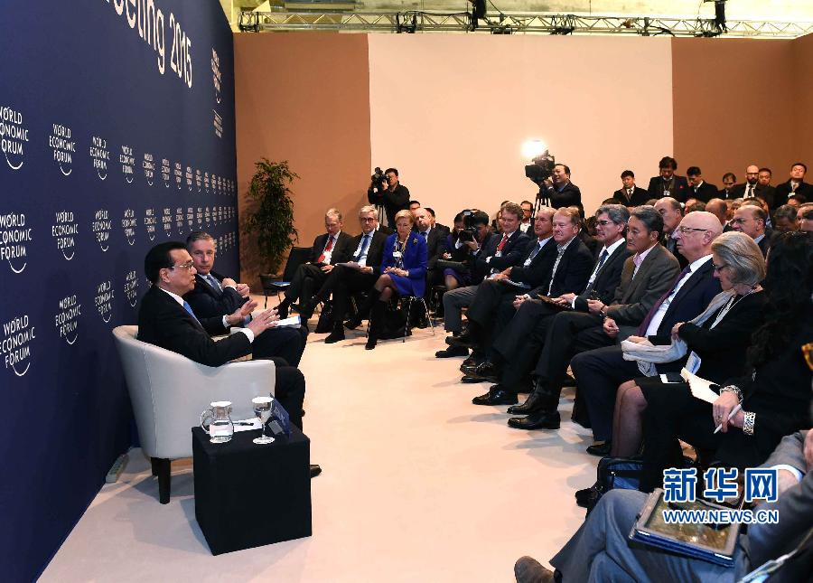 1月21日，中国国务院总理李克强在瑞士达沃斯出席与世界经济论坛国际工商理事会代表对话会。 新华社记者 饶爱民 摄